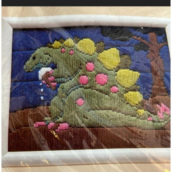 Creative Circle 1435 Dinosaur Cross-Stitch Kit With Yarn & Instructions - Picture 2 of 4